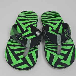 Under Armour Kids Black and Green Flip Flops Sz 6 Y